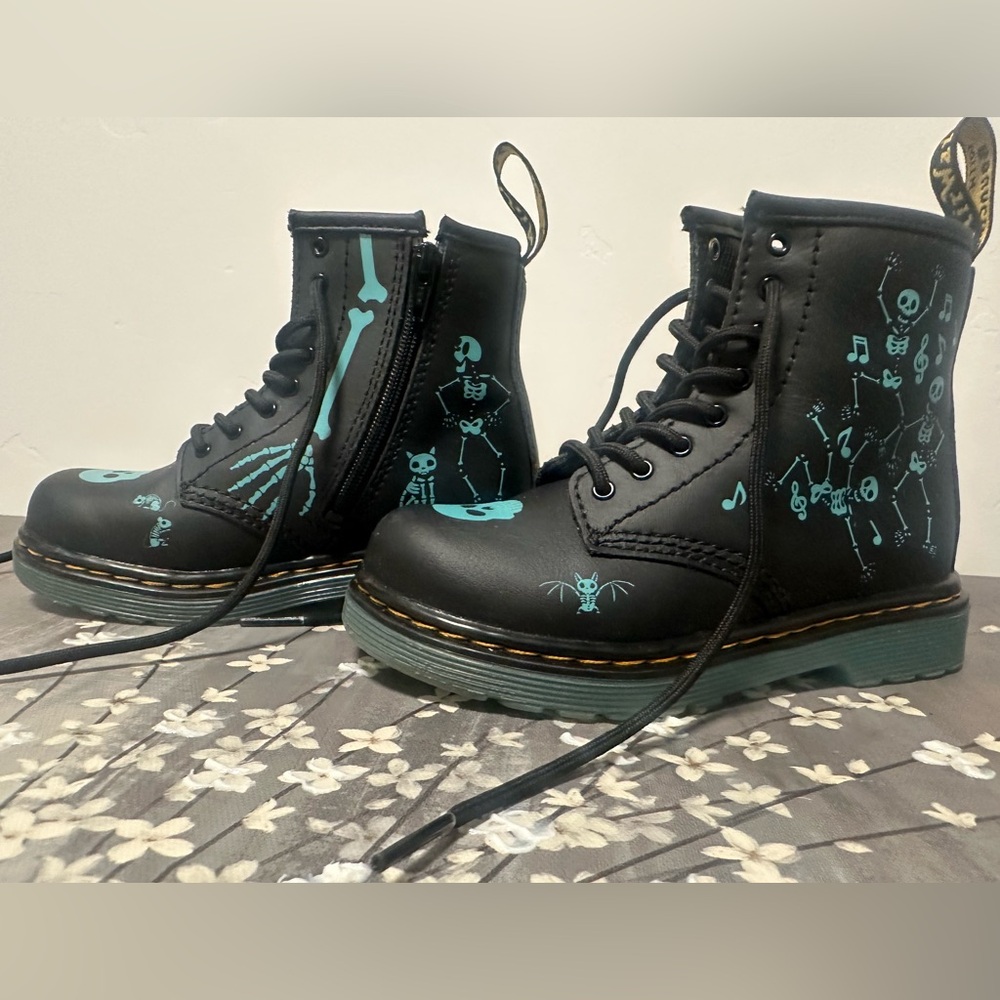 Dr. Martens 1460 Skelly Print Leather Lace Up Boots in black (glow in the dark)